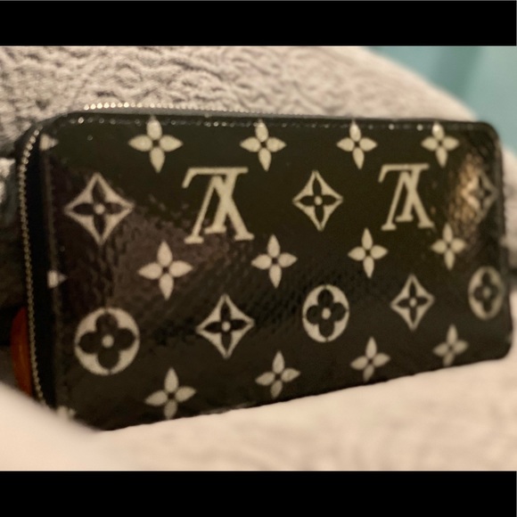 🦄🦄 Louis Vuitton Python Zippy 🦄🦄 - Picture 6 of 16